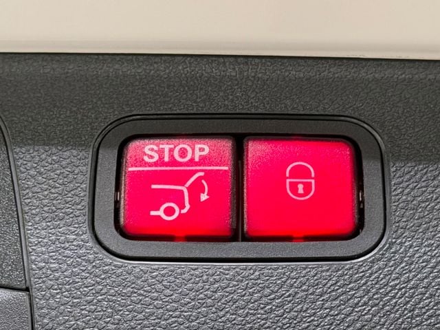 2018 Mercedes-Benz GLC GLC 300 4MATIC SUV - 22975584 - 37