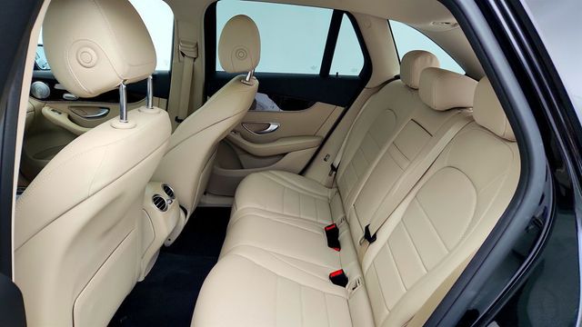 2018 Mercedes-Benz GLC GLC 300 4MATIC SUV w/ Panorama Roof & Premium Package - 23021734 - 19