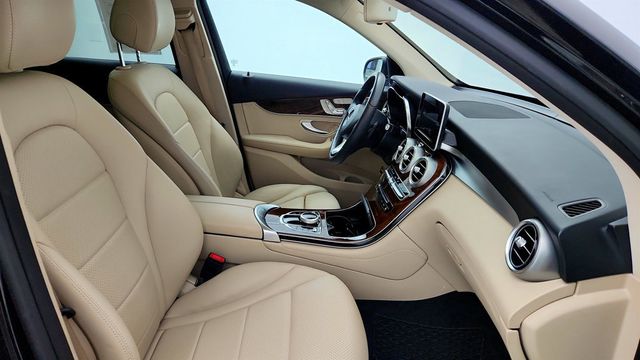 2018 Mercedes-Benz GLC GLC 300 4MATIC SUV w/ Panorama Roof & Premium Package - 23021734 - 22