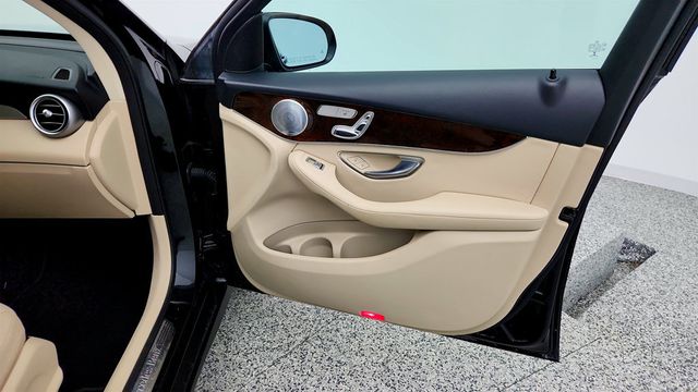 2018 Mercedes-Benz GLC GLC 300 4MATIC SUV w/ Panorama Roof & Premium Package - 23021734 - 24