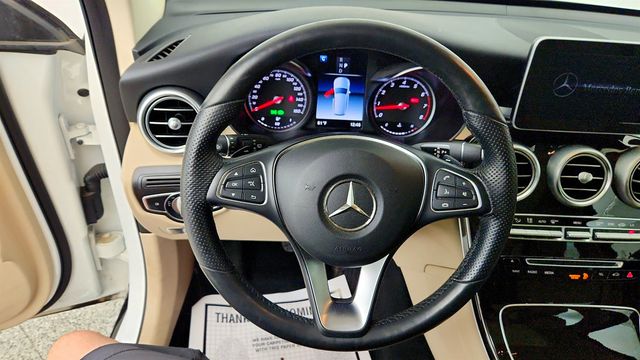 2018 Mercedes-Benz GLC GLC 300 4MATIC SUV w/ Premium Pkg, Panorama Roof & KEYLESS GO - 23056742 - 11
