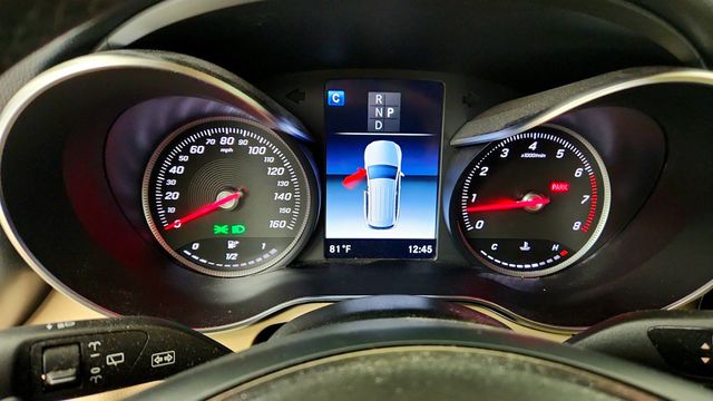 2018 Mercedes-Benz GLC GLC 300 4MATIC SUV w/ Premium Pkg, Panorama Roof & KEYLESS GO - 23056742 - 12