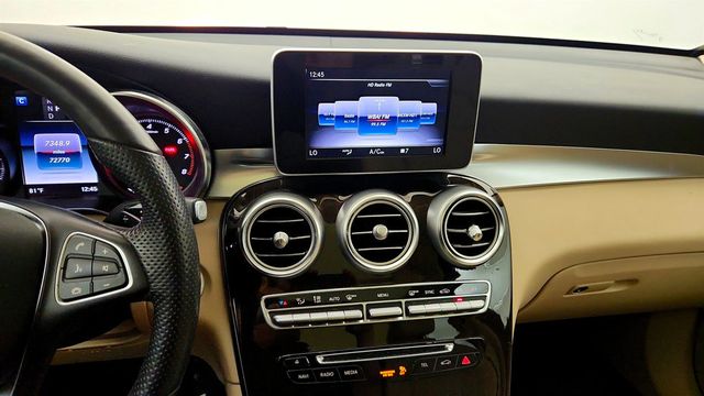 2018 Mercedes-Benz GLC GLC 300 4MATIC SUV w/ Premium Pkg, Panorama Roof & KEYLESS GO - 23056742 - 14