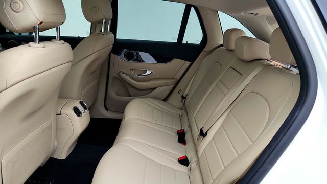 2018 Mercedes-Benz GLC GLC 300 4MATIC SUV w/ Premium Pkg, Panorama Roof & KEYLESS GO - 23056742 - 16