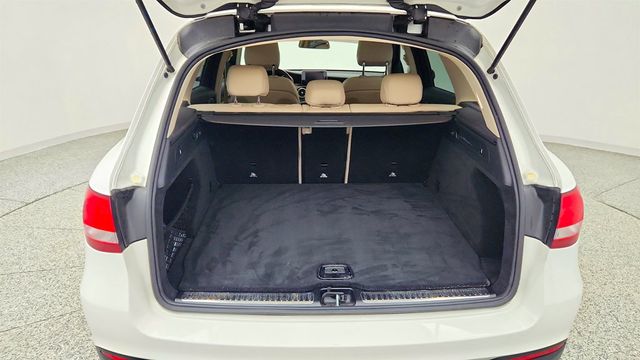 2018 Mercedes-Benz GLC GLC 300 4MATIC SUV w/ Premium Pkg, Panorama Roof & KEYLESS GO - 23056742 - 17