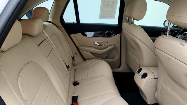 2018 Mercedes-Benz GLC GLC 300 4MATIC SUV w/ Premium Pkg, Panorama Roof & KEYLESS GO - 23056742 - 18
