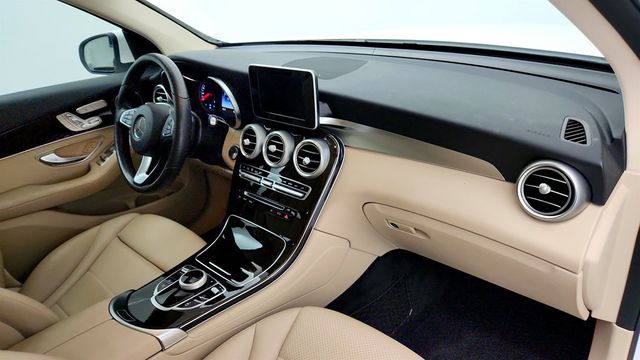 2018 Mercedes-Benz GLC GLC 300 4MATIC SUV w/ Premium Pkg, Panorama Roof & KEYLESS GO - 23056742 - 20