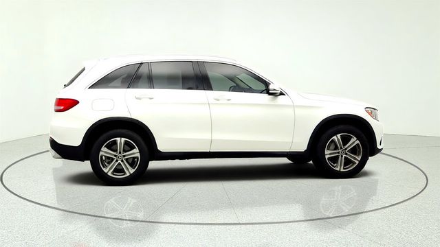 2018 Mercedes-Benz GLC GLC 300 4MATIC SUV w/ Premium Pkg, Panorama Roof & KEYLESS GO - 23056742 - 3