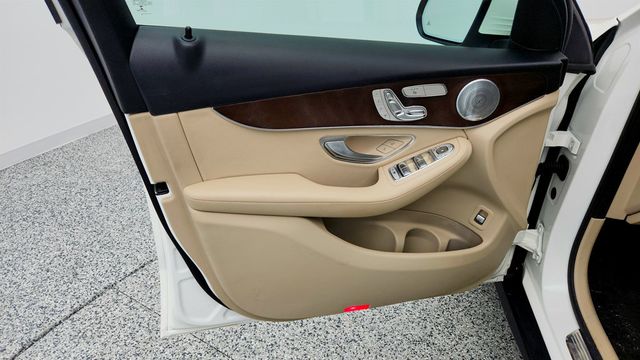 2018 Mercedes-Benz GLC GLC 300 4MATIC SUV w/ Premium Pkg, Panoramic Roof & Burmester SS - 22958787 - 10