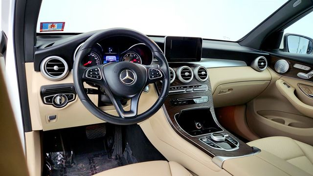 2018 Mercedes-Benz GLC GLC 300 4MATIC SUV w/ Premium Pkg, Panoramic Roof & Burmester SS - 22958787 - 11