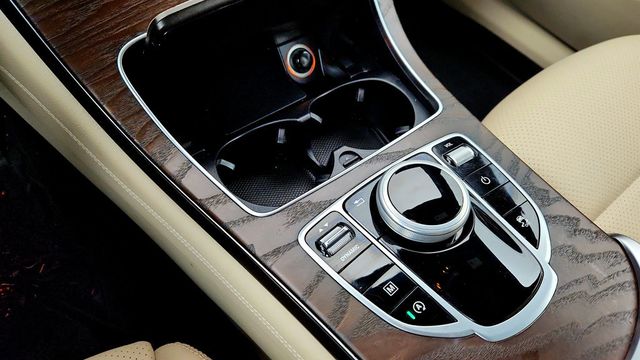 2018 Mercedes-Benz GLC GLC 300 4MATIC SUV w/ Premium Pkg, Panoramic Roof & Burmester SS - 22958787 - 15