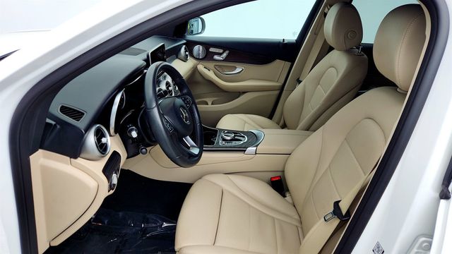 2018 Mercedes-Benz GLC GLC 300 4MATIC SUV w/ Premium Pkg, Panoramic Roof & Burmester SS - 22958787 - 17