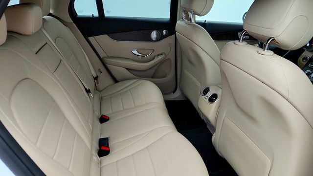 2018 Mercedes-Benz GLC GLC 300 4MATIC SUV w/ Premium Pkg, Panoramic Roof & Burmester SS - 22958787 - 20
