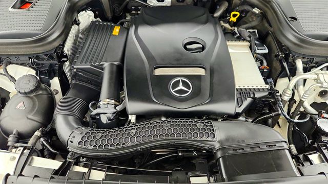 2018 Mercedes-Benz GLC GLC 300 4MATIC SUV w/ Premium Pkg, Panoramic Roof & Burmester SS - 22958787 - 24