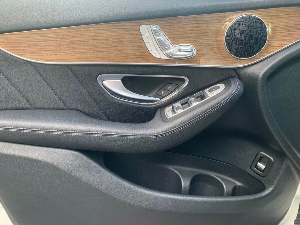 2018 Mercedes Benz GLC 300 photo 4