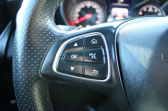 2018 Mercedes-Benz GLC GLC 300 SUV - 22965628 - 24