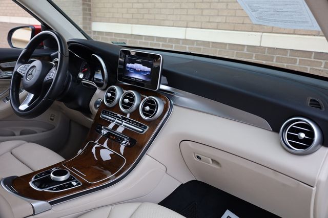 2018 Mercedes-Benz GLC GLC 300 SUV - 22969304 - 24