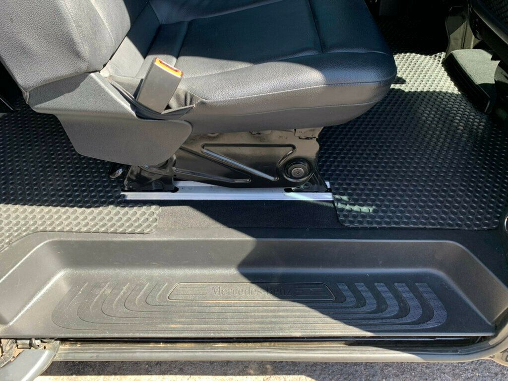 2018 Mercedes Benz Metris Passenger Van photo 4