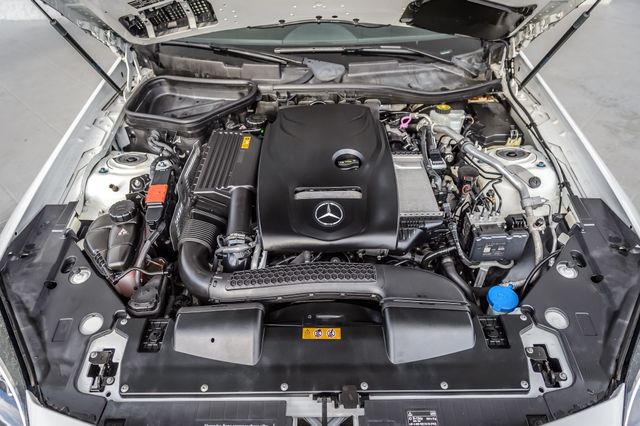 2018 Mercedes-Benz SLC SLC300 ROADSTER - WHITE ON TAN - SUPER CLEAN - WELL EQUIPPED - 22918606 - 22