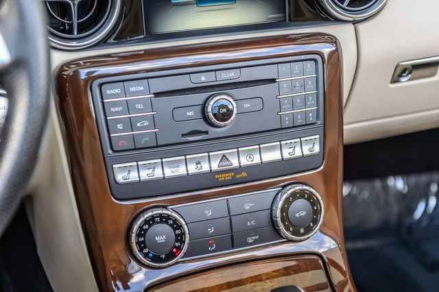 2018 Mercedes-Benz SLC SLC300 ROADSTER - WHITE ON TAN - SUPER CLEAN - WELL EQUIPPED - 22918606 - 38