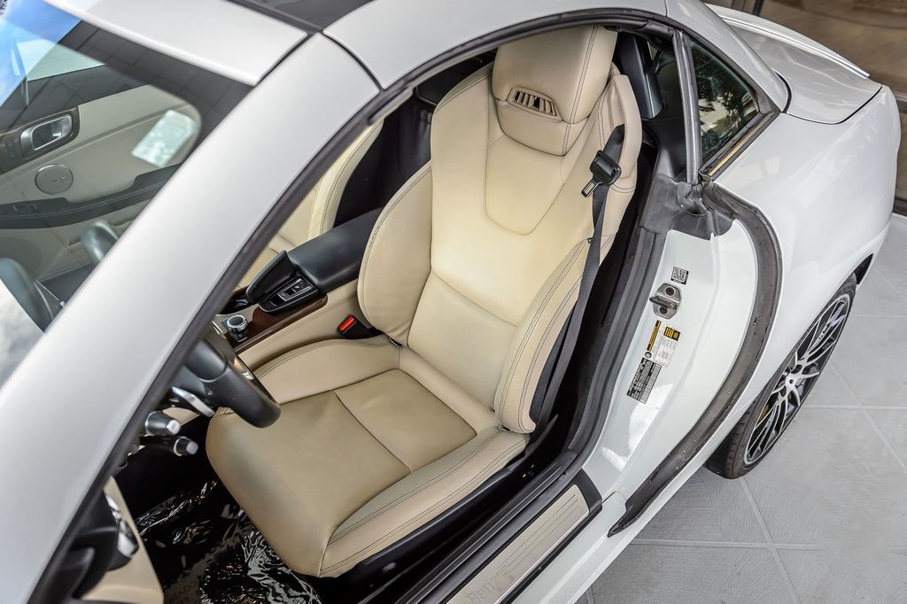 2018 Mercedes-Benz SLC SLC300 ROADSTER - WHITE ON TAN - SUPER CLEAN - WELL EQUIPPED - 22918606 - 45