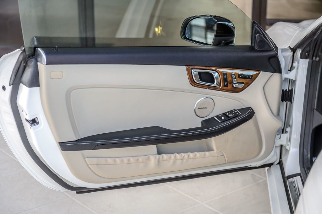 2018 Mercedes-Benz SLC SLC300 ROADSTER - WHITE ON TAN - SUPER CLEAN - WELL EQUIPPED - 22918606 - 49