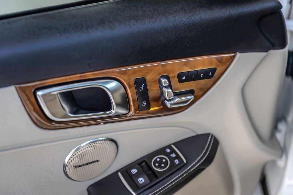 2018 Mercedes-Benz SLC SLC300 ROADSTER - WHITE ON TAN - SUPER CLEAN - WELL EQUIPPED - 22918606 - 51