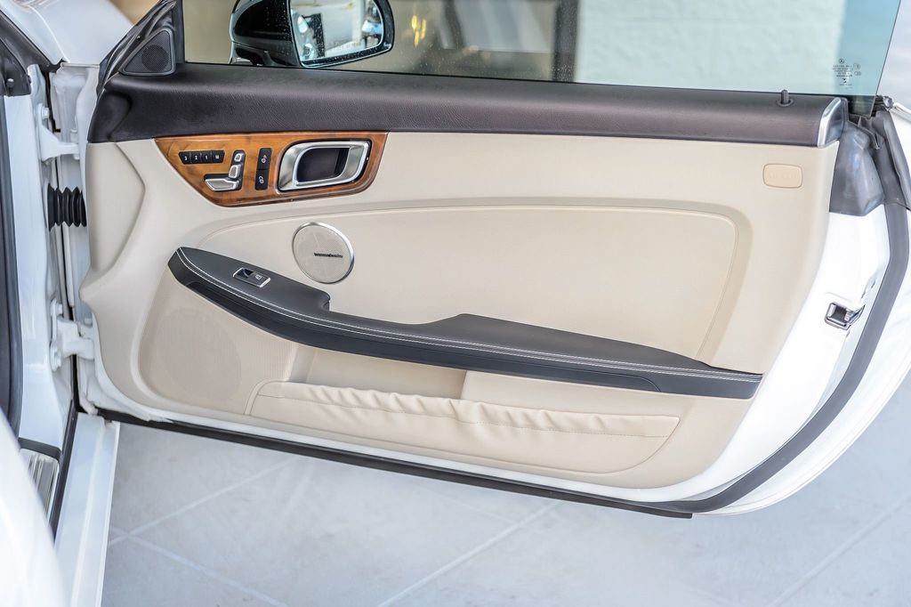 2018 Mercedes-Benz SLC SLC300 ROADSTER - WHITE ON TAN - SUPER CLEAN - WELL EQUIPPED - 22918606 - 54