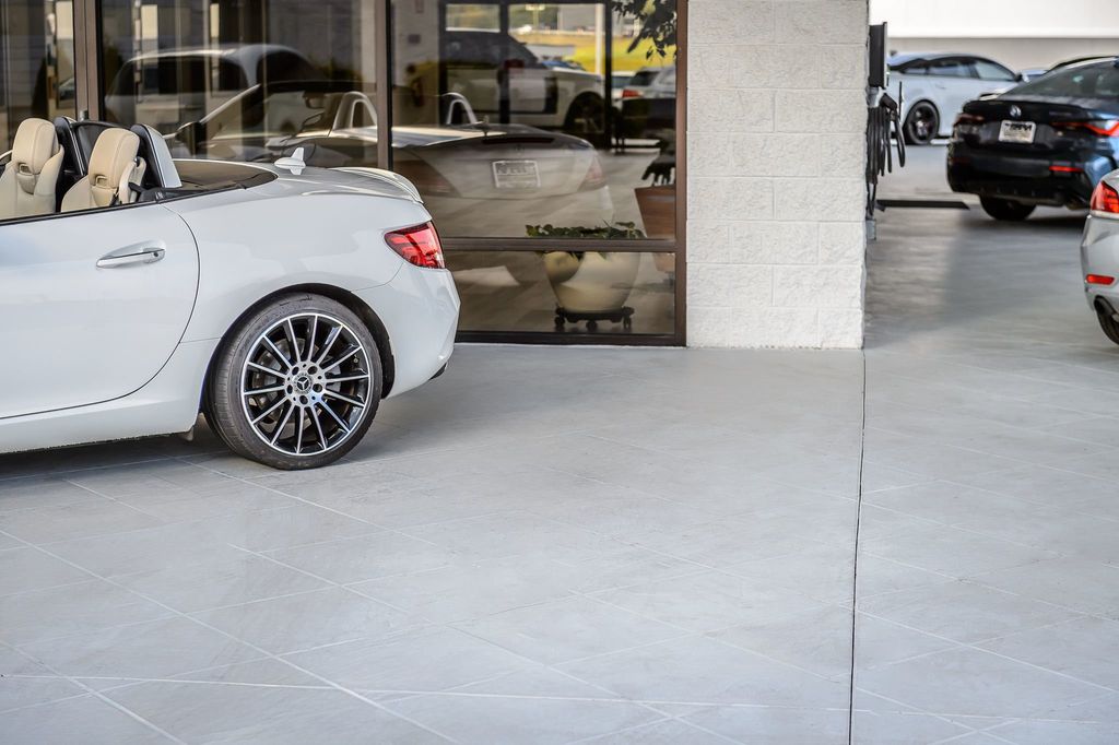 2018 Mercedes-Benz SLC SLC300 ROADSTER - WHITE ON TAN - SUPER CLEAN - WELL EQUIPPED - 22918606 - 60