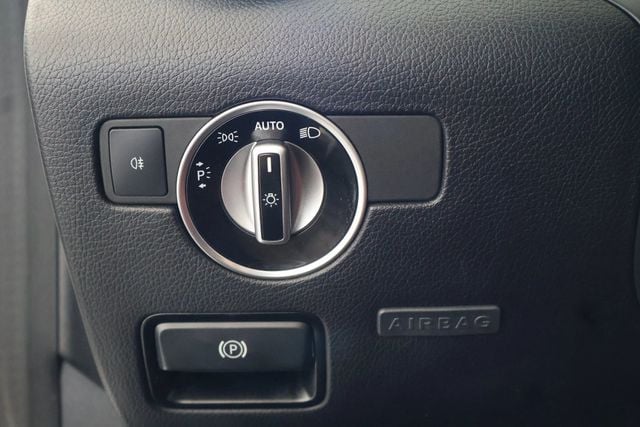 2018 Mercedes-Benz SLC SLC 43 AMG, ROADSTER, 18" WHEELS, DUAL TONE LEATHER & MORE!!!! - 22870810 - 23