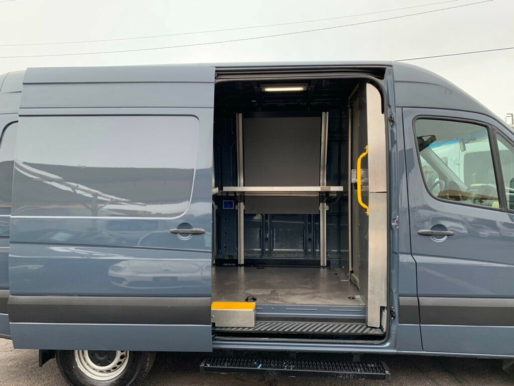 2018 Mercedes-Benz Sprinter Cargo Van  - 22949891 - 3