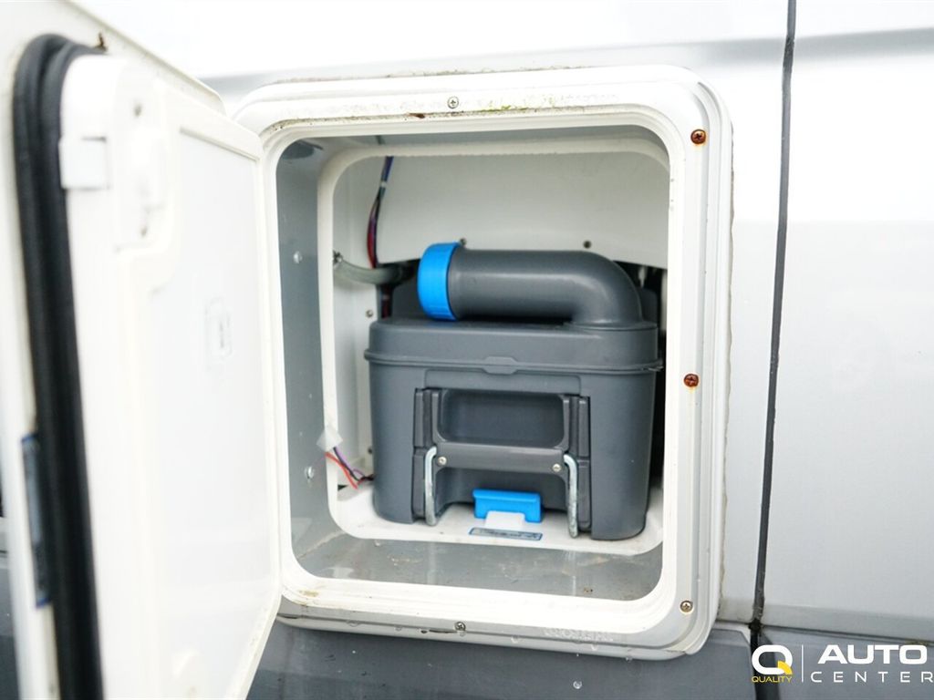 2018 Mercedes-Benz Sprinter Cargo Van 2500 Standard Roof V6 144" 4WD - 22790436 - 9