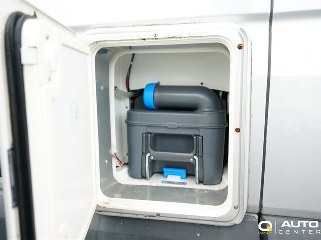 2018 Mercedes-Benz Sprinter Cargo Van 2500 Standard Roof V6 144" 4WD - 22790436 - 9