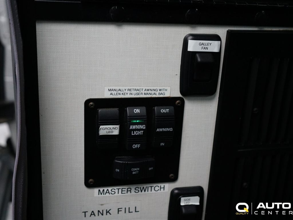 2018 Mercedes-Benz Sprinter Cargo Van 2500 Standard Roof V6 144" 4WD - 22790436 - 23