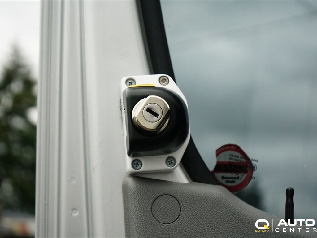 2018 Mercedes-Benz Sprinter Cargo Van 2500 Standard Roof V6 144" 4WD - 22790436 - 26