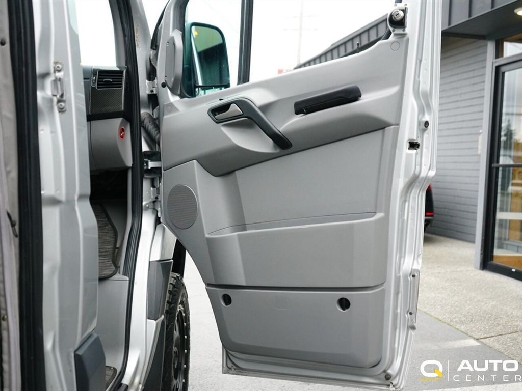 2018 Mercedes-Benz Sprinter Cargo Van 2500 Standard Roof V6 144" 4WD - 22790436 - 30