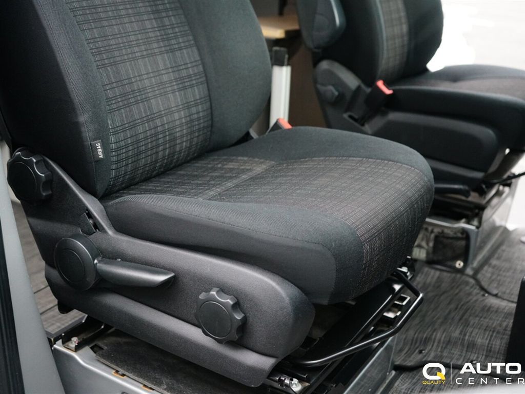 2018 Mercedes-Benz Sprinter Cargo Van 2500 Standard Roof V6 144" 4WD - 22790436 - 33