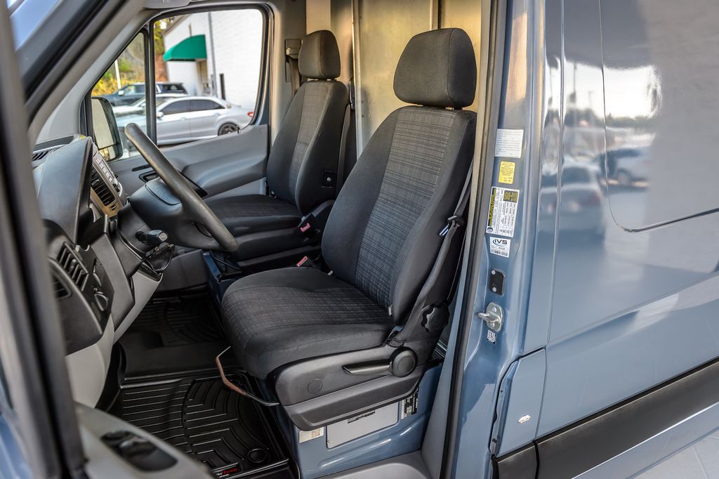 2018 Mercedes-Benz Sprinter Cargo Van SPRINTER CARGO VAN 2500 HIGH ROOF V6 RWD WELL KEPT - 23060222 - 34