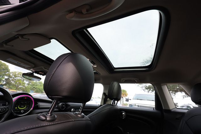 2018 MINI Cooper Hardtop 4 Door  - 22935654 - 17