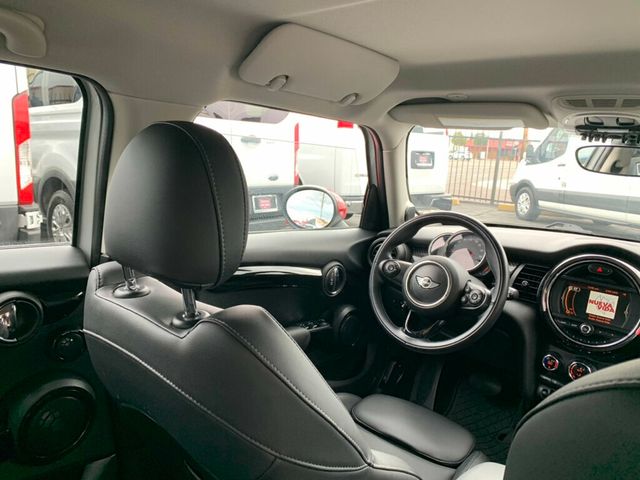 2018 MINI Cooper S Hardtop 4 Door 1-OWNER Hardtop 4D S Hatchback - 22948088 - 29