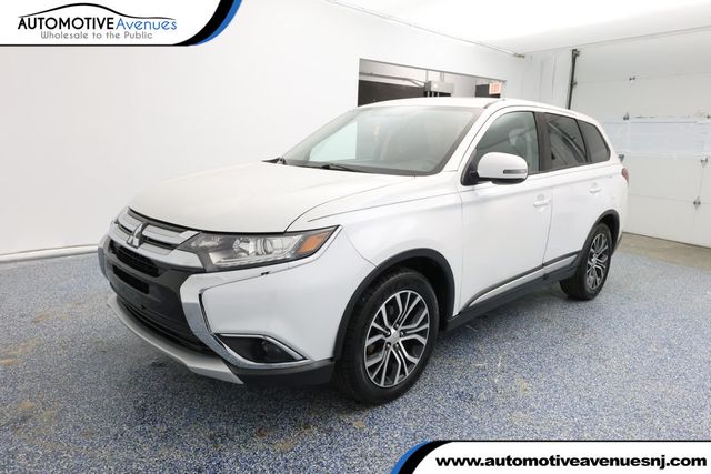 2018 Mitsubishi Outlander SE with Power Glass Sunroof and LED Foglights - 22937969 - 0