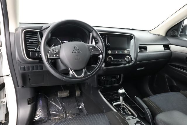 2018 Mitsubishi Outlander SE with Power Glass Sunroof and LED Foglights - 22937969 - 9