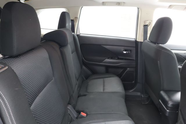 2018 Mitsubishi Outlander SE with Power Glass Sunroof and LED Foglights - 22937969 - 21