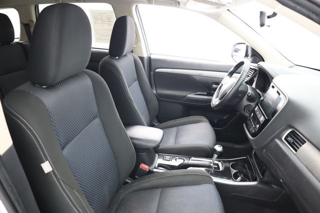 2018 Mitsubishi Outlander SE with Power Glass Sunroof and LED Foglights - 22937969 - 22