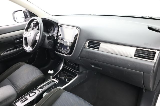 2018 Mitsubishi Outlander SE with Power Glass Sunroof and LED Foglights - 22937969 - 23