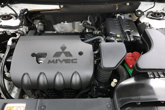 2018 Mitsubishi Outlander SE with Power Glass Sunroof and LED Foglights - 22937969 - 24