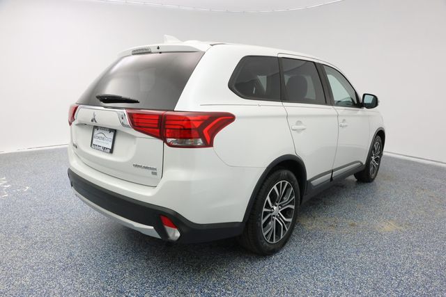 2018 Mitsubishi Outlander SE with Power Glass Sunroof and LED Foglights - 22937969 - 2