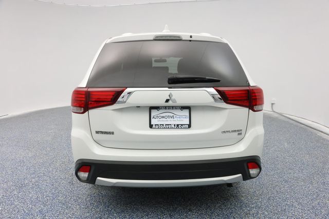 2018 Mitsubishi Outlander SE with Power Glass Sunroof and LED Foglights - 22937969 - 3