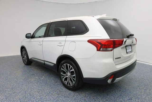 2018 Mitsubishi Outlander SE with Power Glass Sunroof and LED Foglights - 22937969 - 4