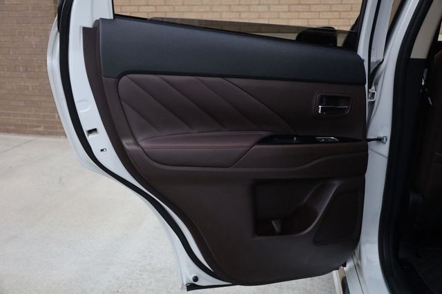 2018 Mitsubishi Outlander PHEV GT - 23094550 - 19